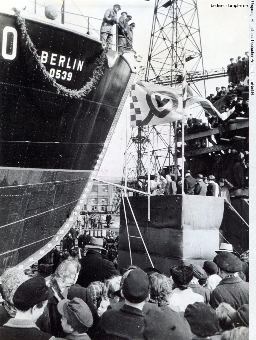 1949-04-09 Fischdampfer Berlin Stapellauf klein