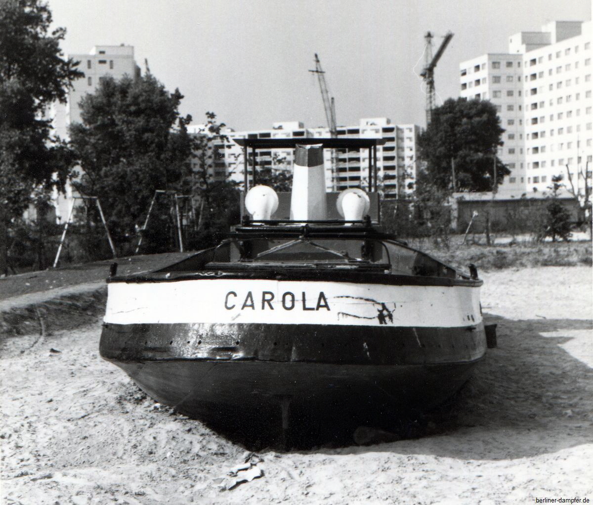 1972-08-04 Schlepper Carola Heck vmtl Berliner Trabantenstadt 02a klein